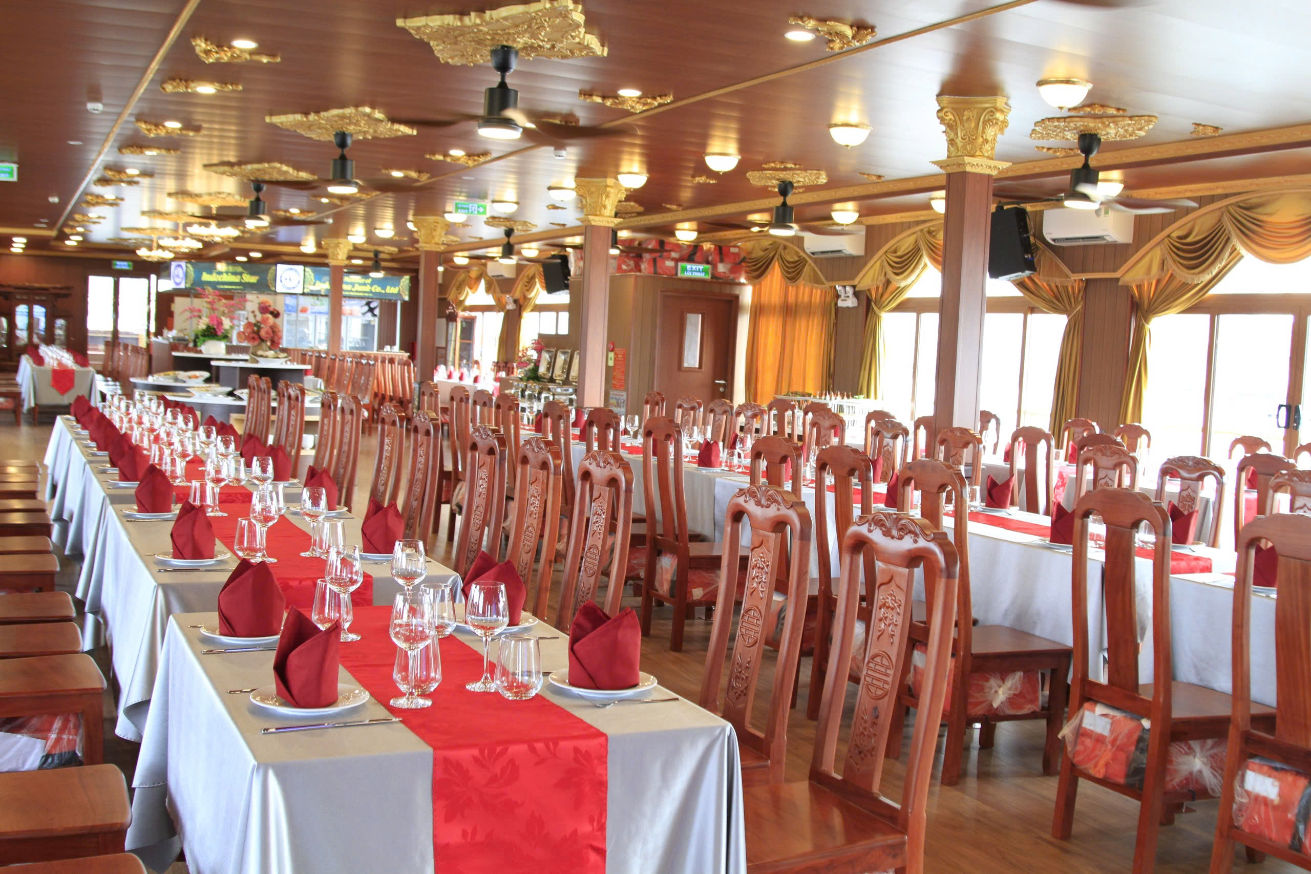 Du Thuyền Indochina Star 6 SET UP BAN TAU INDOCHINA STAR